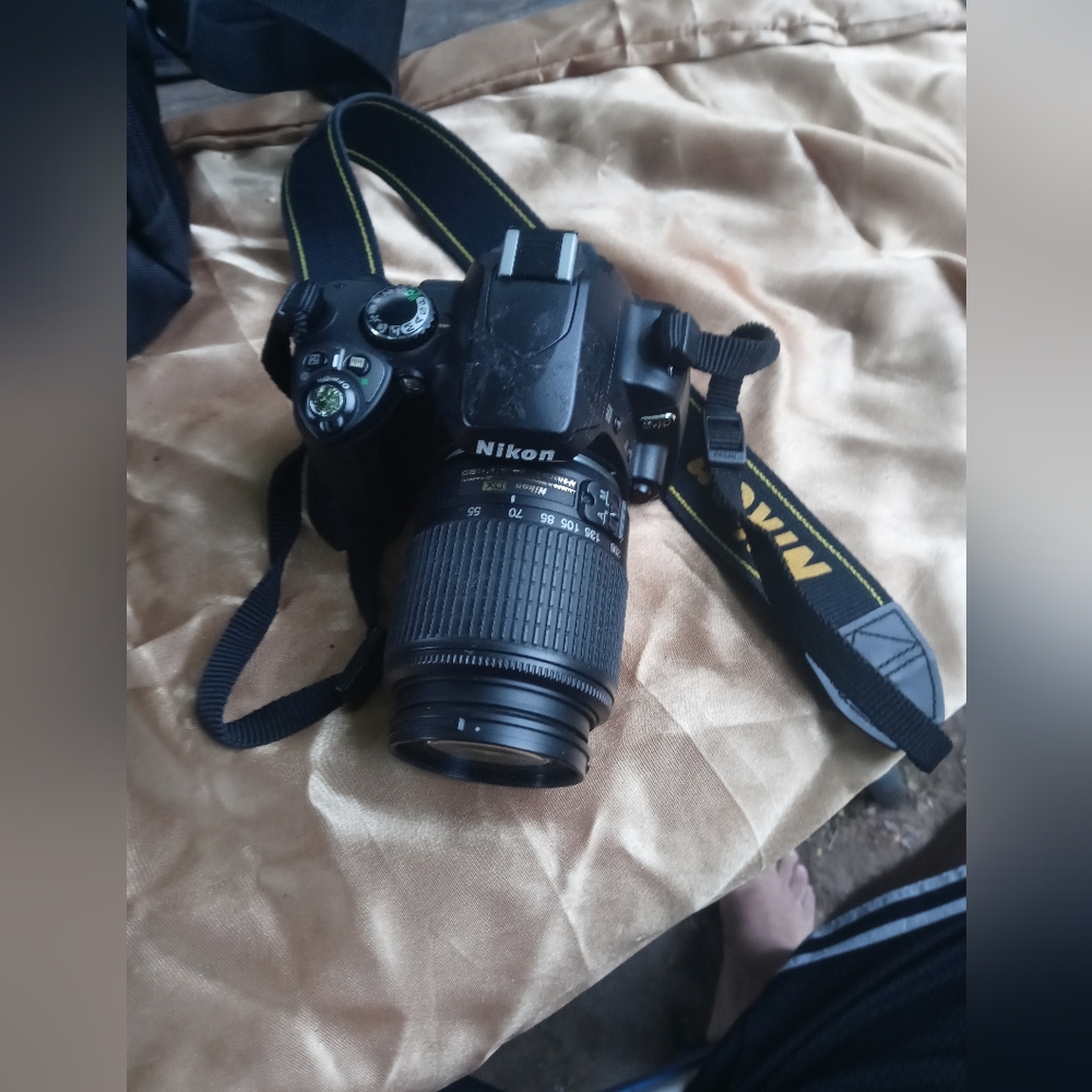 Nikon D40 camera with lense and carry bag